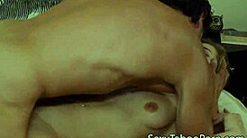 Kan du tro hur denna vackra tonåring 18+ blir knullad i missionär?