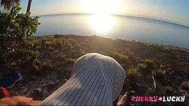 Planda mükemmel sakso yüzüne boşalma