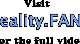 Lepa mlada 18+ amaterka suptilno puši i jaše veliki crni kurac