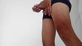 Solo gutt driver heftig detaljert onaniøkt