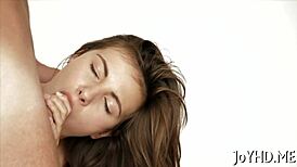 مراهقة إنستغرام صغيرة 18+ تخسر عذريتها في 18 في نهائي برازيلي