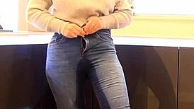 Hey, watch me peeing in my tight jeans pants