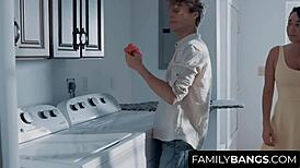 Familybangs Com ⭐ Lieve babysitter Karlee Grey hard geneukt door Michael Vegas