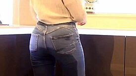 Hey, watch me peeing in my tight jeans pants