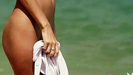 Krásná blond milf Cara Mell se svléká pro horkou venkovní sólovou session