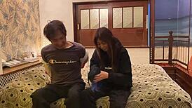 人妻熟女ハロウィンコスプレでフェラから生中出しさせられる