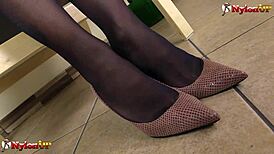 Hey, wanna see Mistress Alexya give a footjob in pantyhose and stockings?