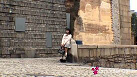 おいかわいい子、今日夜あの大きなジューシーな日本人おっぱ見せてくれない？