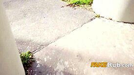 イギリス娘はこんなことしないけど、お金で説得されたよ😜