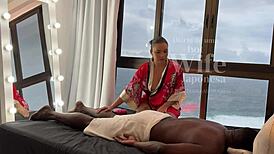 Massagista Asiática Lina Nakamura Massages John Coffee Until He Finishes Inside Latina