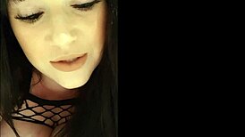 harmony reigns says: 'stare into my pretty blue eyes and listen to my sexy british accent' up close.