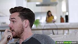 Claire Black ดูดปากหลังขี่และแสดงผิวเนียน