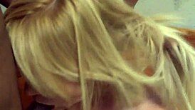 Blonde panas kongkek batang besar hitam?