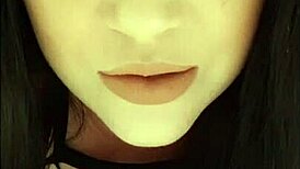 harmony reigns says: 'stare into my pretty blue eyes and listen to my sexy british accent' up close.