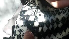 Wow ! Pipe risquée de la meilleure amie dans le bus public !