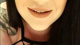 harmony reigns says: 'stare into my pretty blue eyes and listen to my sexy british accent' up close.