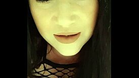 harmony reigns says: 'stare into my pretty blue eyes and listen to my sexy british accent' up close.