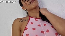 Zamislite ovu požudnu mladu curu 18+ punu želje na uljanom krevetu