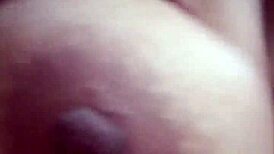 Komşumla hızlı sikiş yaptım, ıslak amına boşalmayı durdurdum