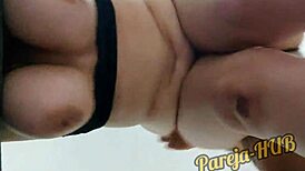 Samantha csábít meztelen testével és magányos játékkal