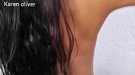 Zamislite ovu požudnu mladu curu 18+ punu želje na uljanom krevetu