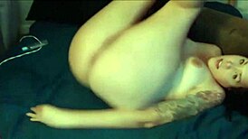 Shemale on webcam giving herself a blowjob