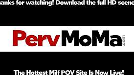 Wow, stiefzoon vingerde Britney Amber's natte kut diep! 😍