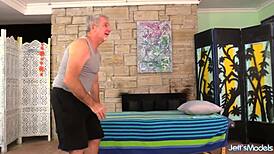 Plump Darling Geisha Gets Epic Pussy Rubdown!