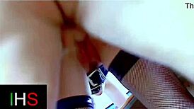 أنا، الفتاة المجاورة، أخترق في مؤخرتي وكسي في نفس الوقت، أشعر بالاختراق المزدوج بشدة.