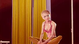 Watch teen in stockings masturbate solo in 3d.