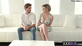 Zboczona Blond Dojrzała Ssie Klientowi Dużego Twardego Kutasa Na Dziki Rżnięcie Cyckami