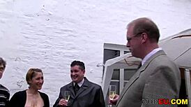 OMG, Duitse gangbang buigt me voorover hard en wild!