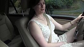 yanks amateur savannah sly cumming hard in car