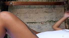 Ariella Ferraz relaxes