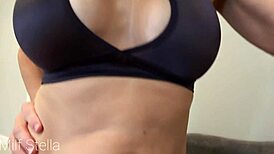 Üvey Anne Stella Anneler Günü'nde Üvey Oğlun Tıraşlı Amcığını Yalıyor