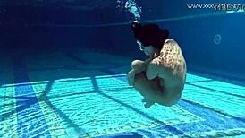 Jessica Adored the Producer with Her Sexy Look by the Pool