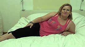 Chubby Cougar 4852 Looking Hot, Wanna Chat? 😜