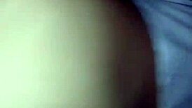 Bien mojada dedo en el culo de una teen 18+ amateur en escena de ass y pussy