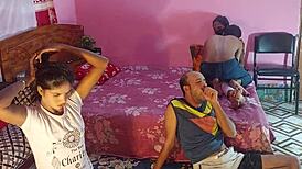 야, 데시 대학 커플들 Hanif, Popy Khatun, Mst Sumona, Manik Mia 집에서 인터레이셜 갱뱅 미친듯이 해