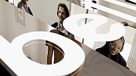 Hei, haluatko nähdä kurvikkaan blondin Blake Blossom ratsastavan Mike Mancinin kovaa kyrpää ammattilaisen lailla?