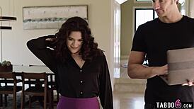 Hell yeah! Computer tech catches Latina milf Victoria Voxxx with porn