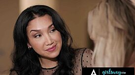 Družička Kayley Gunner přistižena v mých svatebních šatech pro parní sex