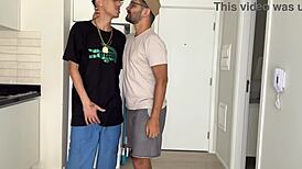 O novinho deu rola de presente pro padrinho safado