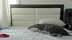 Ei, garota latina mostra bunda enorme na webcam, caramba! 🔥