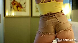 Yanks babe Jamie Marleigh toys her sweet pussy