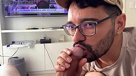 O novinho deu rola de presente pro padrinho safado