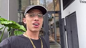 O novinho deu rola de presente pro padrinho safado