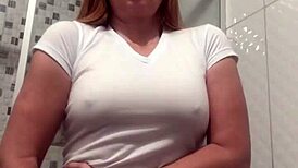 hey, this redhead milf is fingering her shaved pussy hard at home, moaning as she cums and makes it all wet 😩💦