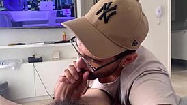 O novinho deu rola de presente pro padrinho safado