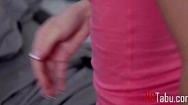 Wah, adik tiri, memekmu terasa begitu ketat dibanding yang lain! 😱